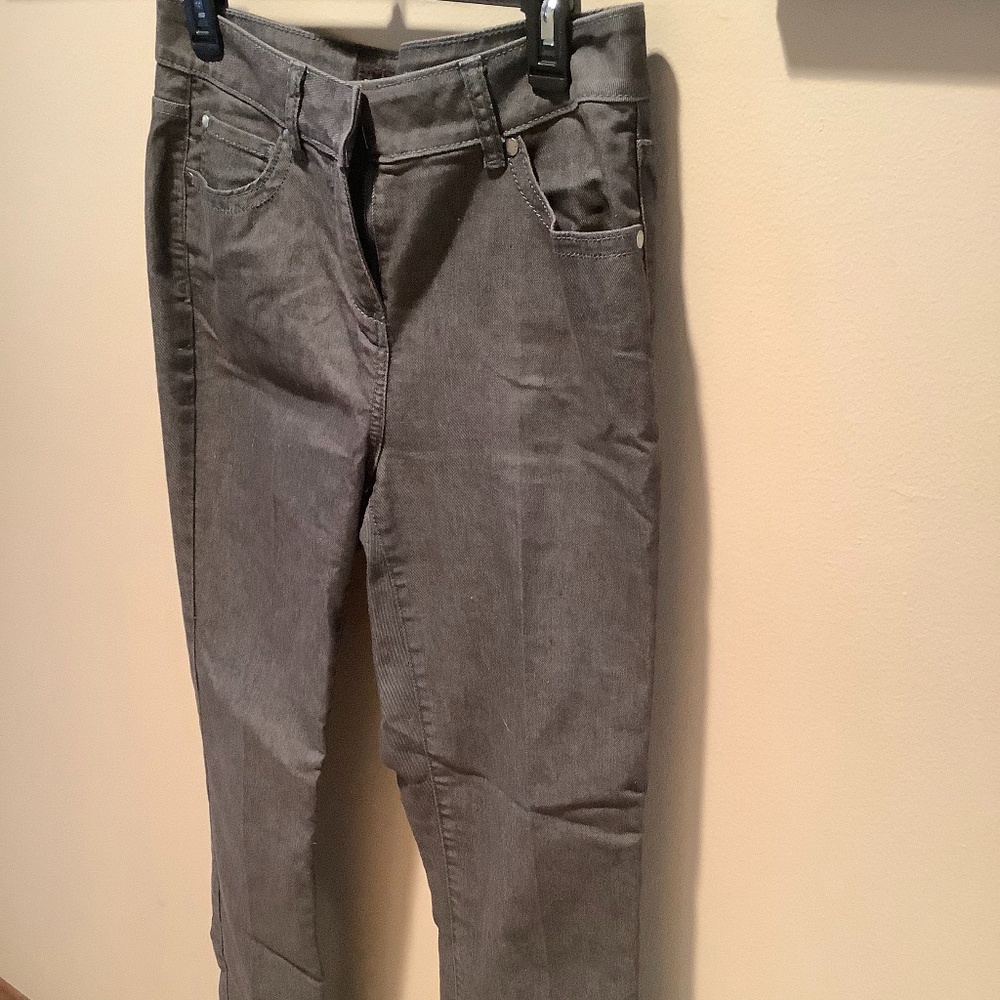NWOT Ladies grey straight leg jeans
